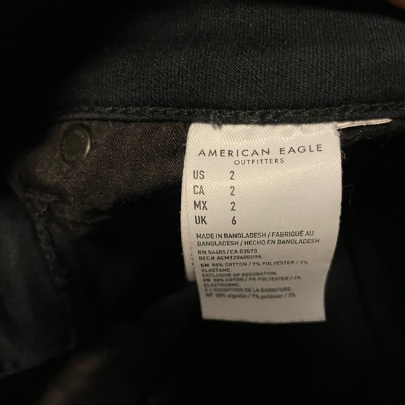 American Eagle stretch midi Jean shorts size 2. - Picture 3 of 3